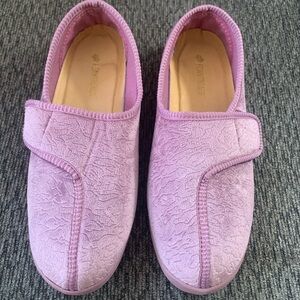 Foamtreads Jewel 2 Dusty Rose Womens Embossed Velour Slipper Size 8.5 M